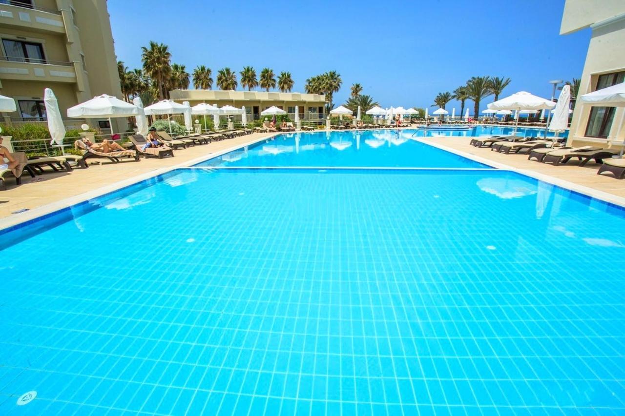 Vuni Palace Premium Hotel & Spa & Casino Beachfront Location ! Kyrenia (Northern Cyprus) Exterior photo